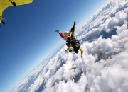 英雄联盟总决赛-新奥尔良的冷焰与巴黎的炽光，当未来在两端同时燃烧