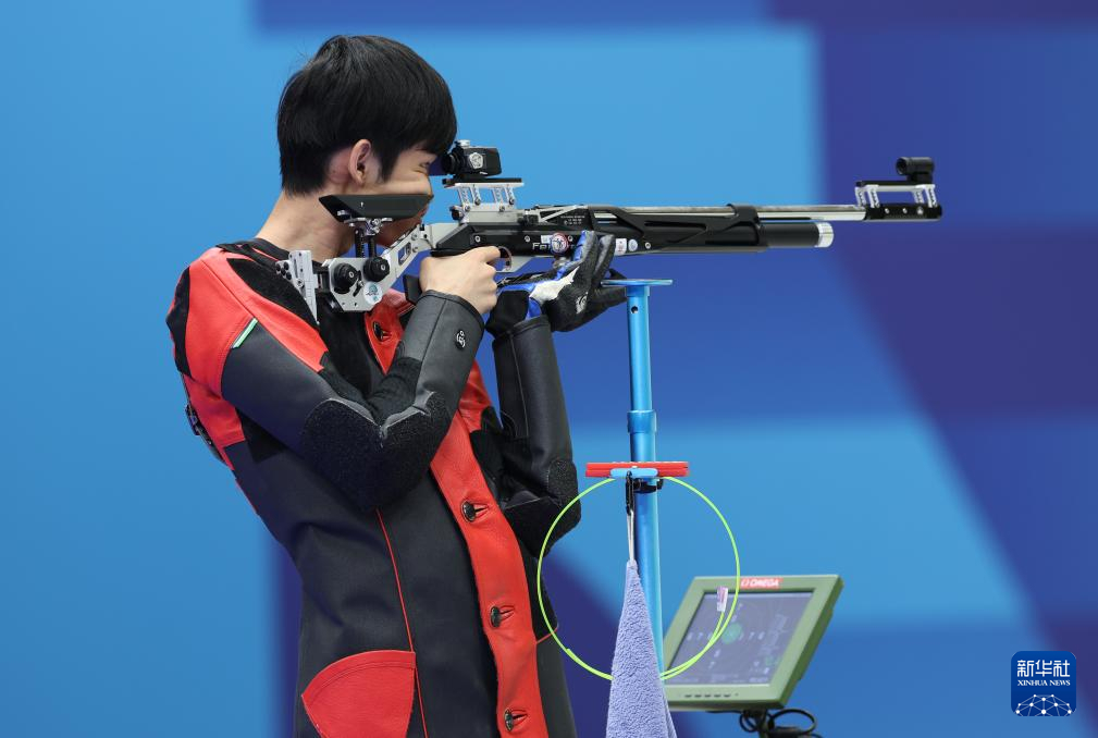 法国射击选手飒爽英姿,锁定冠军 法国射击选手飒爽英姿,锁定冠军