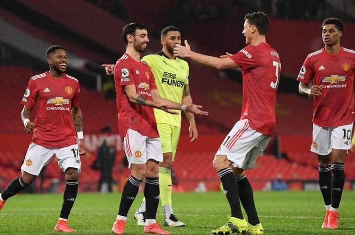 曼联曼城对簿下场,胜者晋级之门的简单介绍 曼联曼城对簿下场,胜者晋级之门的简单介绍