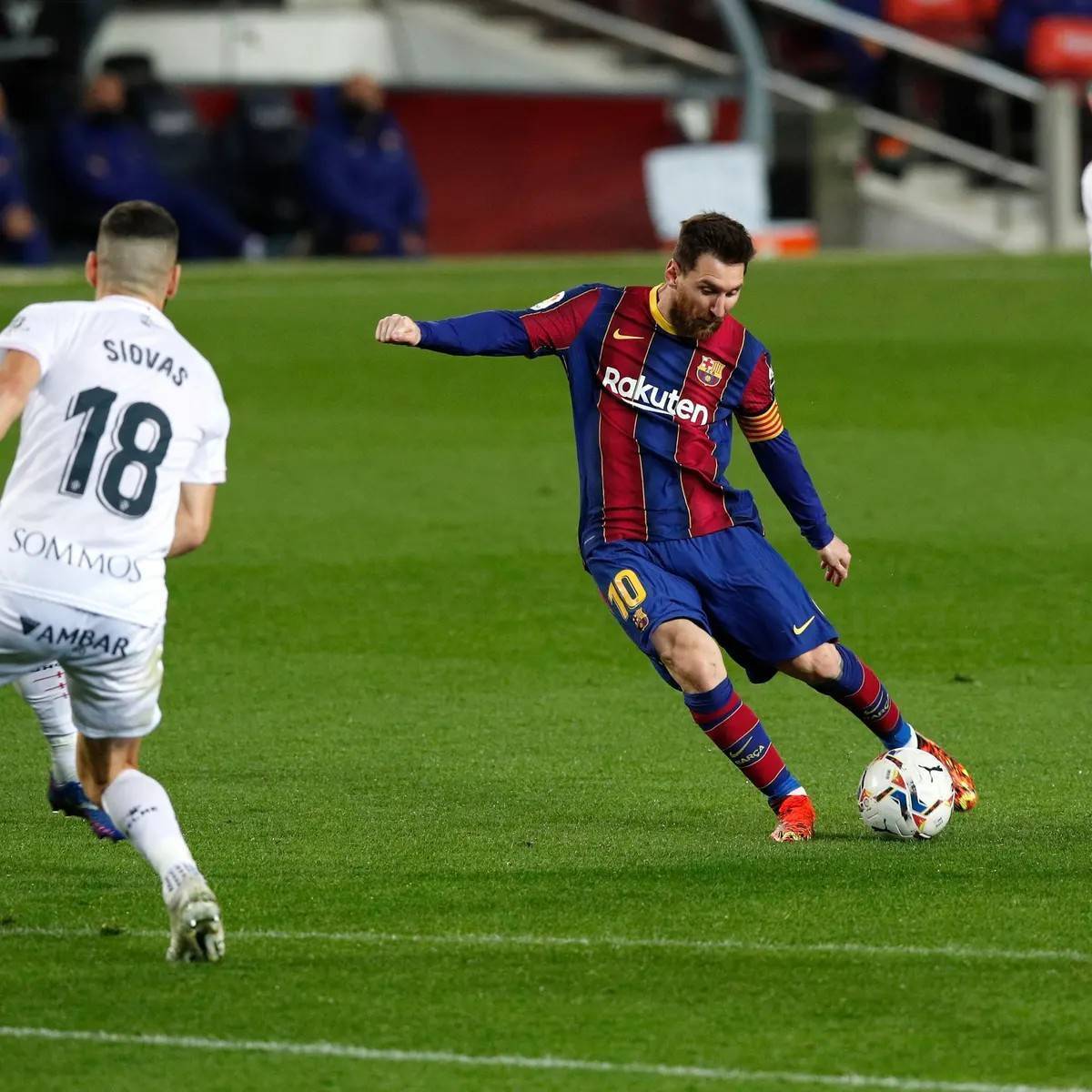 精彩瞬间！足球赛场上的绝佳表现的简单介绍