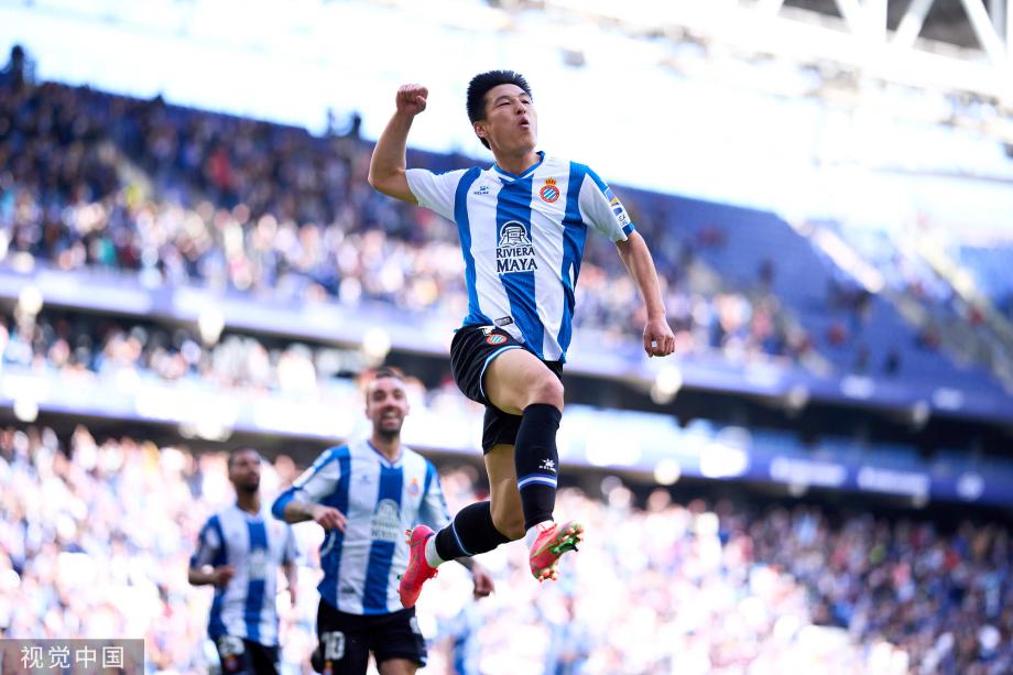 武磊帽子戏法,带领西班牙人大胜对手 武磊帽子戏法,带领西班牙人大胜对手