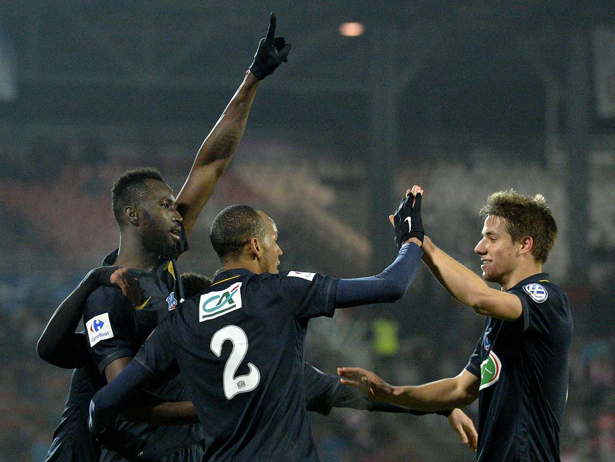 包含球员实力展现无遗，精彩瞬间让人热血沸腾的词条