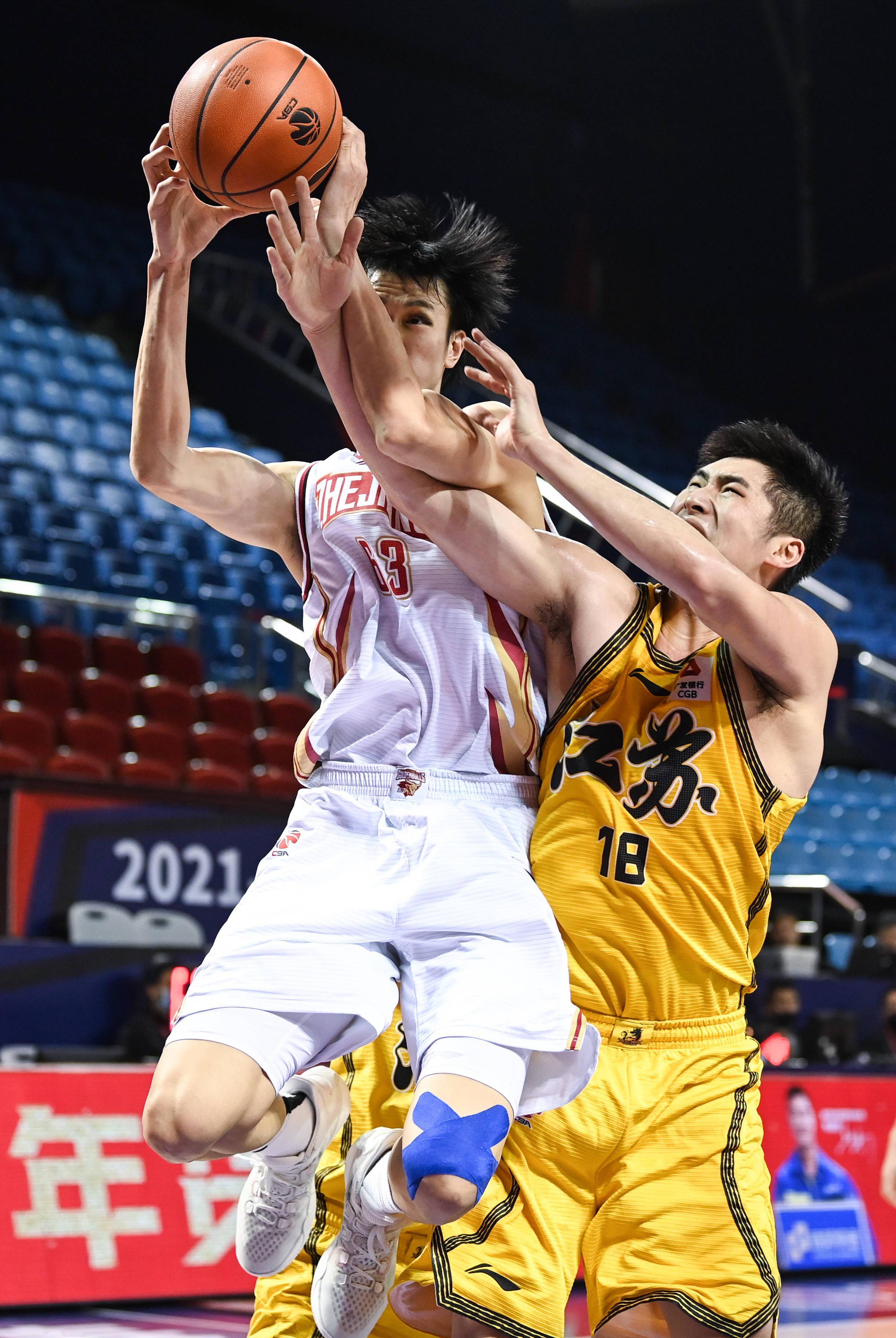 浙江男篮惨败，负于江苏男篮