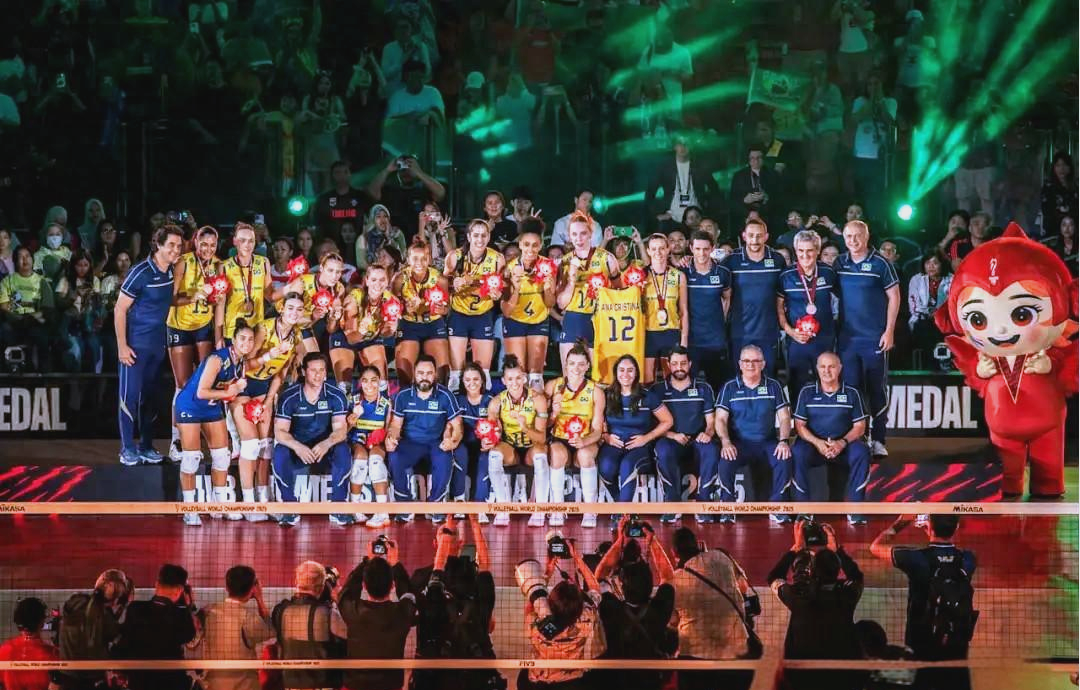 排球决赛震撼开打,巅峰对决引爆全场 排球决赛震撼开打,巅峰对决引爆全场