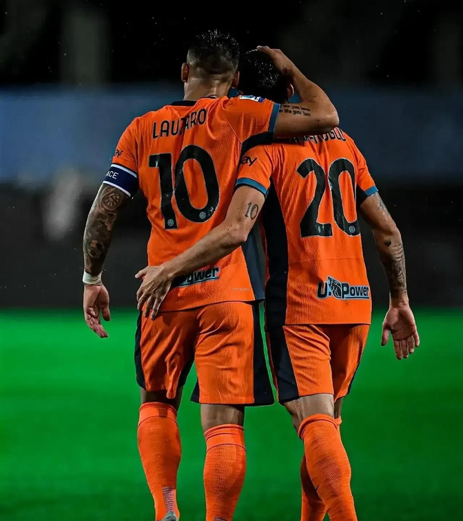 包含葡萄牙队轻取波兰队,奥恰洛夫统治全场的词条 包含葡萄牙队轻取波兰队,奥恰洛夫统治全场的词条