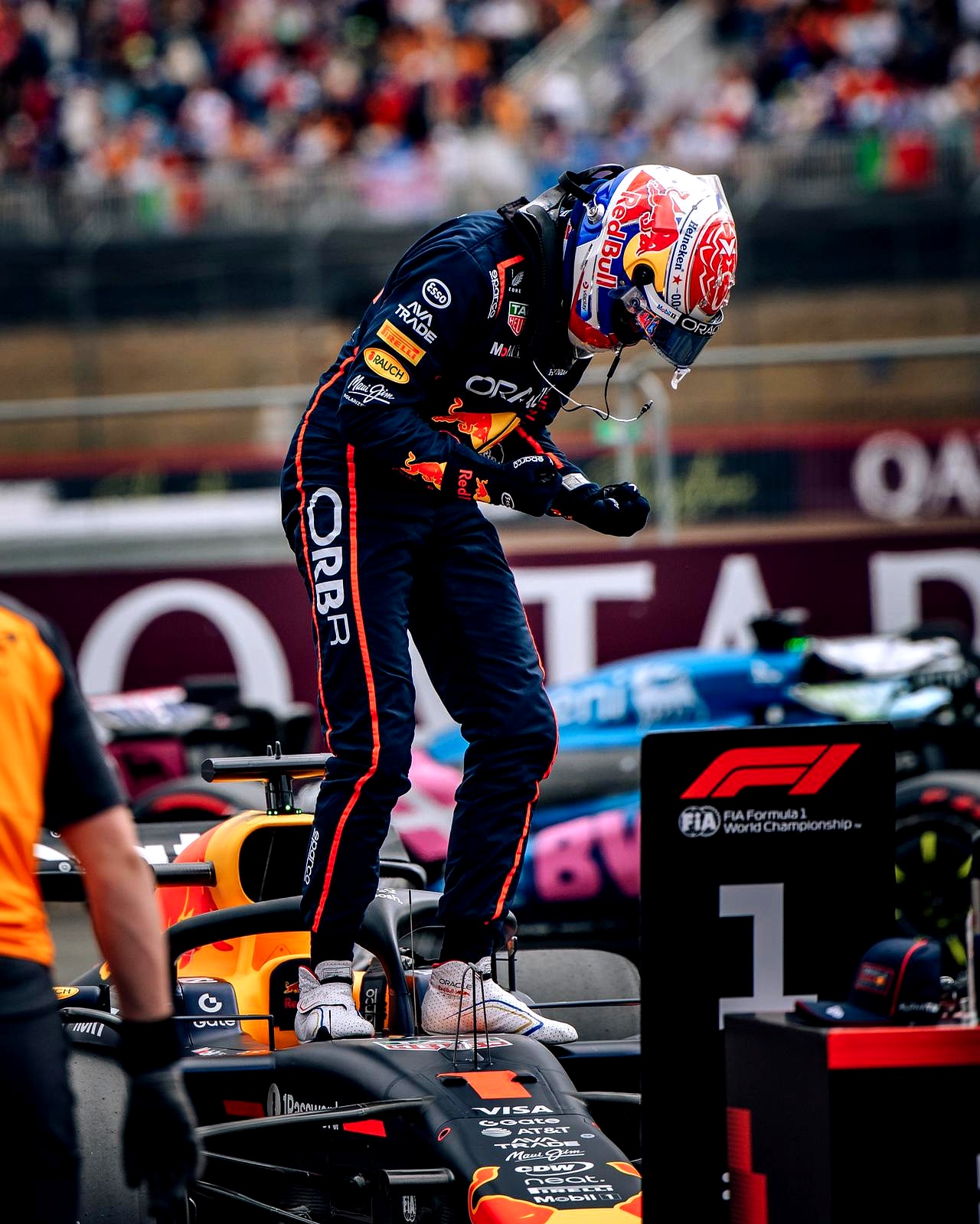 包含索伯车队翻盘红牛车队,阿隆索高光表现的词条 包含索伯车队翻盘红牛车队,阿隆索高光表现的词条