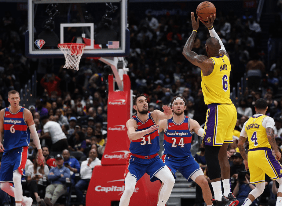 笑点波尔:詹皇搞笑视频走红,引发喜感 笑点波尔:詹皇搞笑视频走红,引发喜感