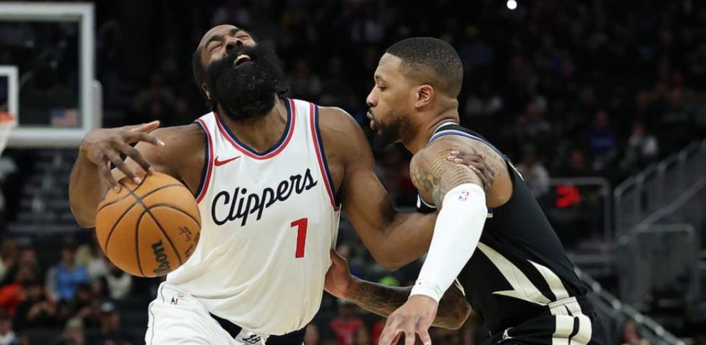 快船横扫76人，易建联扛起全队