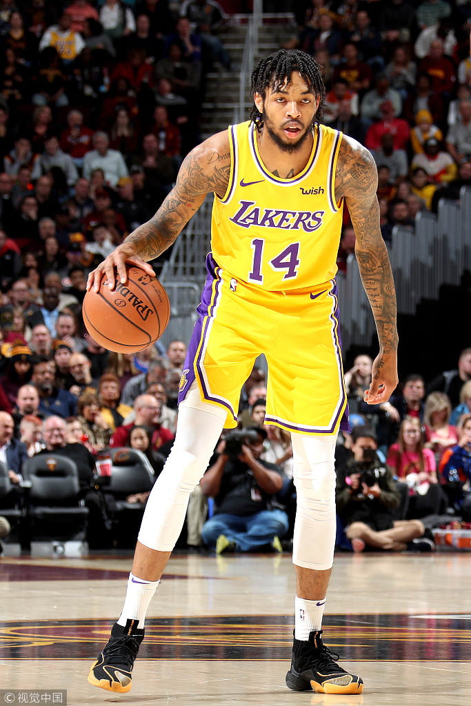 万象更新：湖人摆脱困境取得连胜