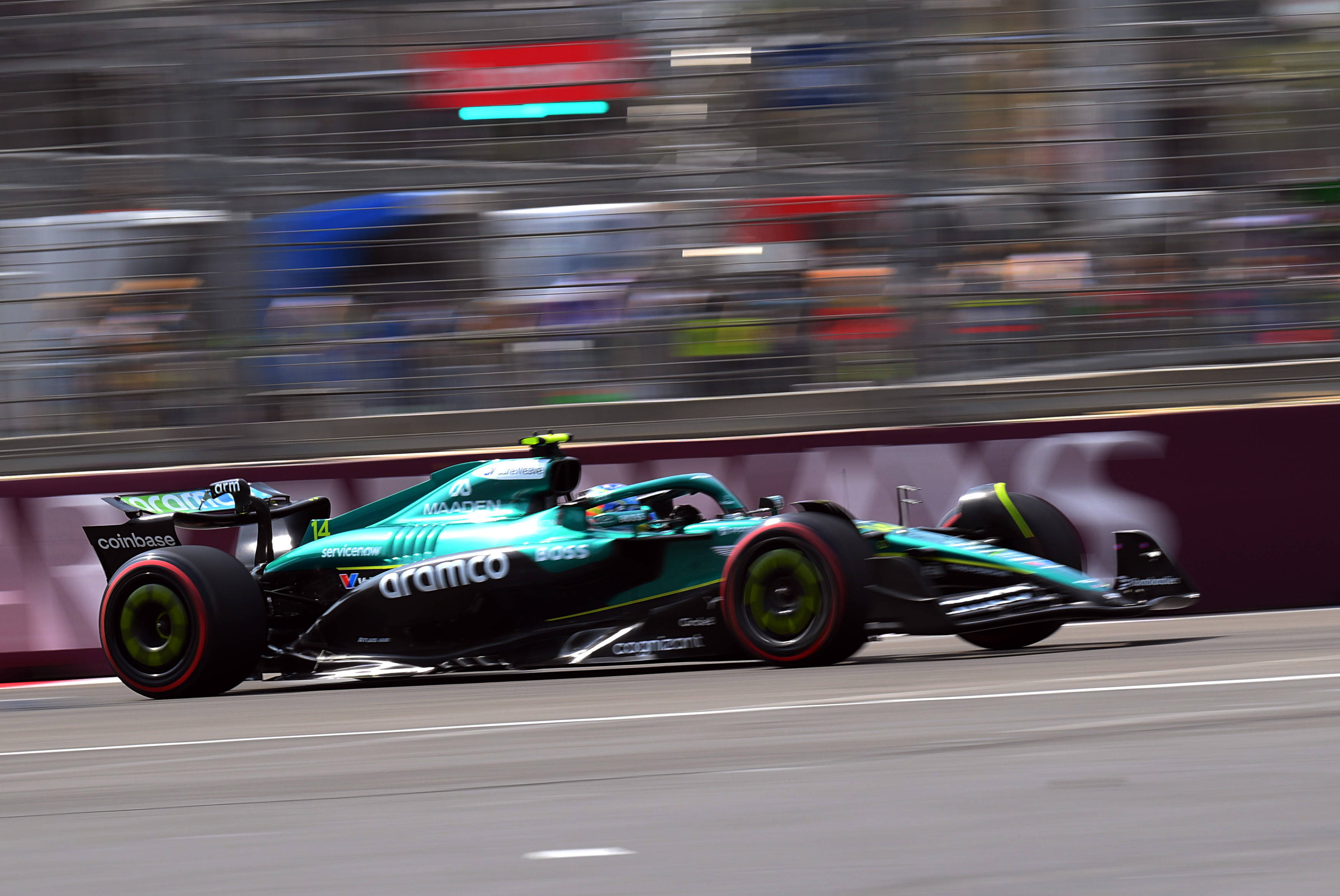 迈凯伦绝杀梅赛德斯，汉密尔顿带队取胜