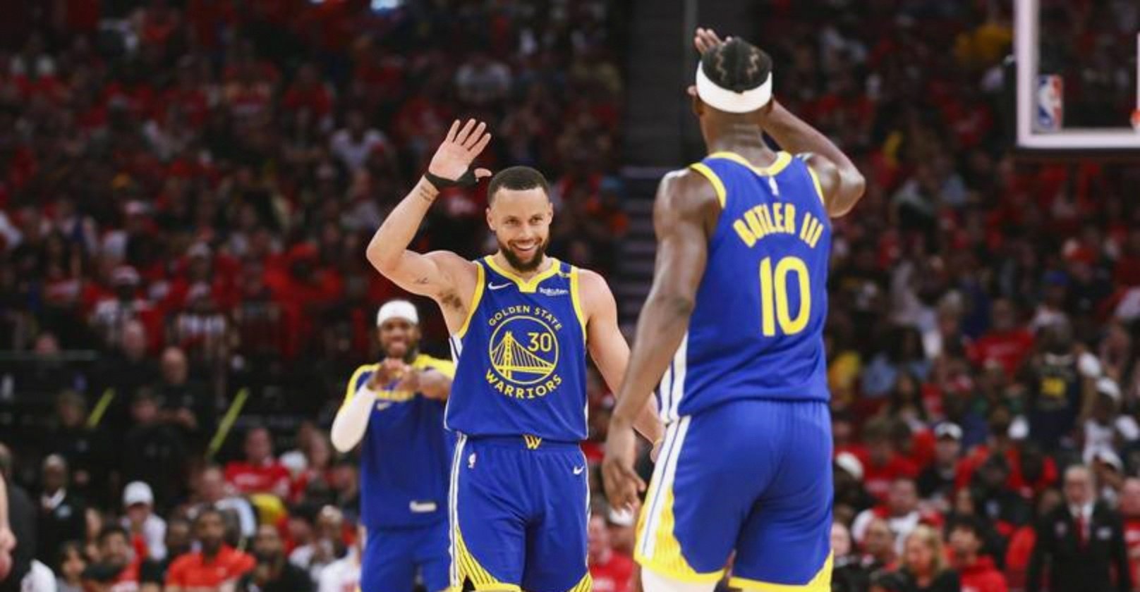 马刺险胜上海队,库里关键制胜 马刺险胜上海队,库里关键制胜