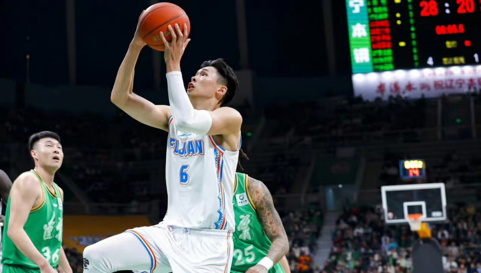 凯尔特人险胜辽宁队,张镇麟扛起全队 凯尔特人险胜辽宁队,张镇麟扛起全队