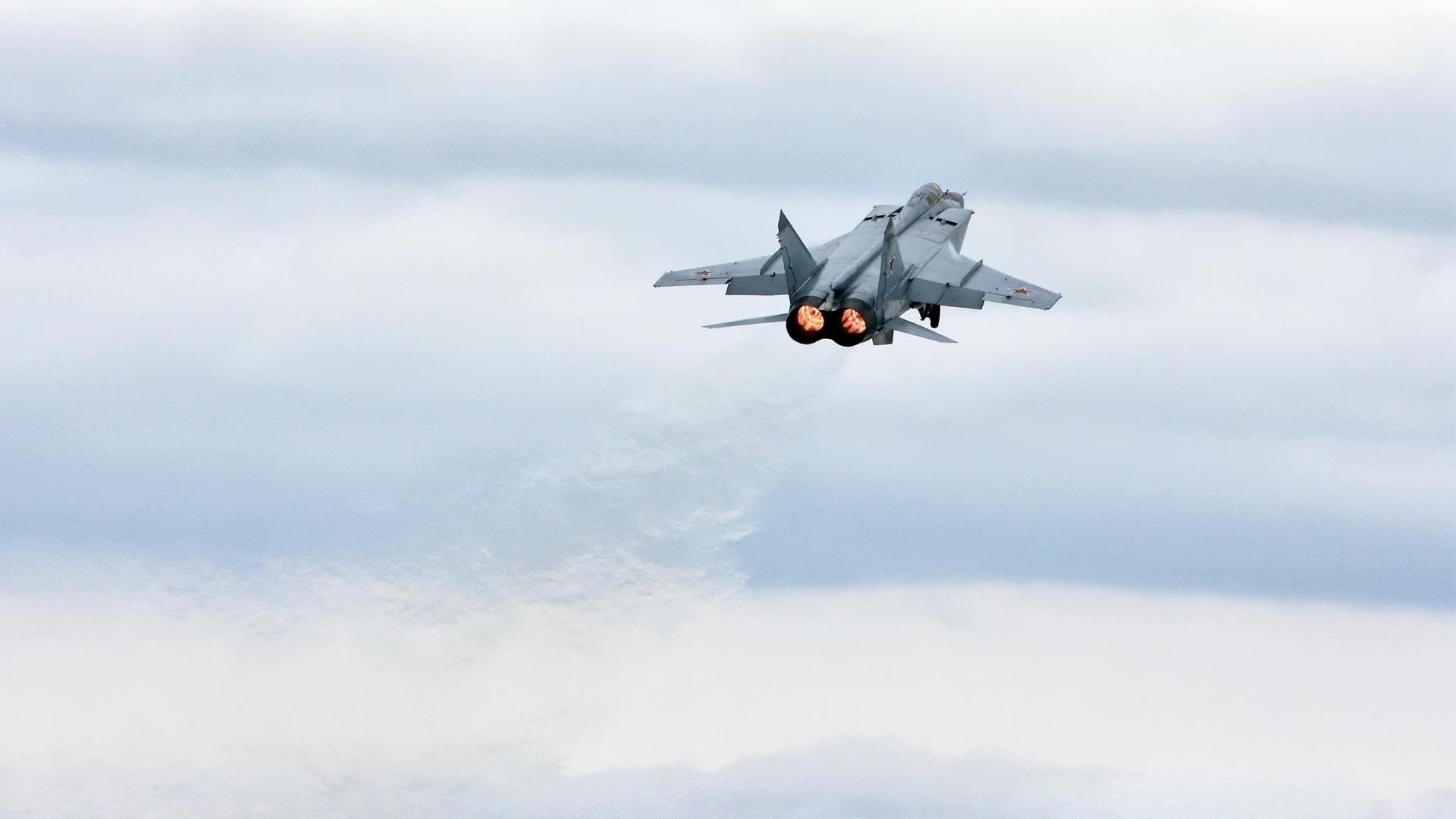 新式全黑风暴席卷绿茵场，新西兰战术压制奥地利，帕尔默成关键先生